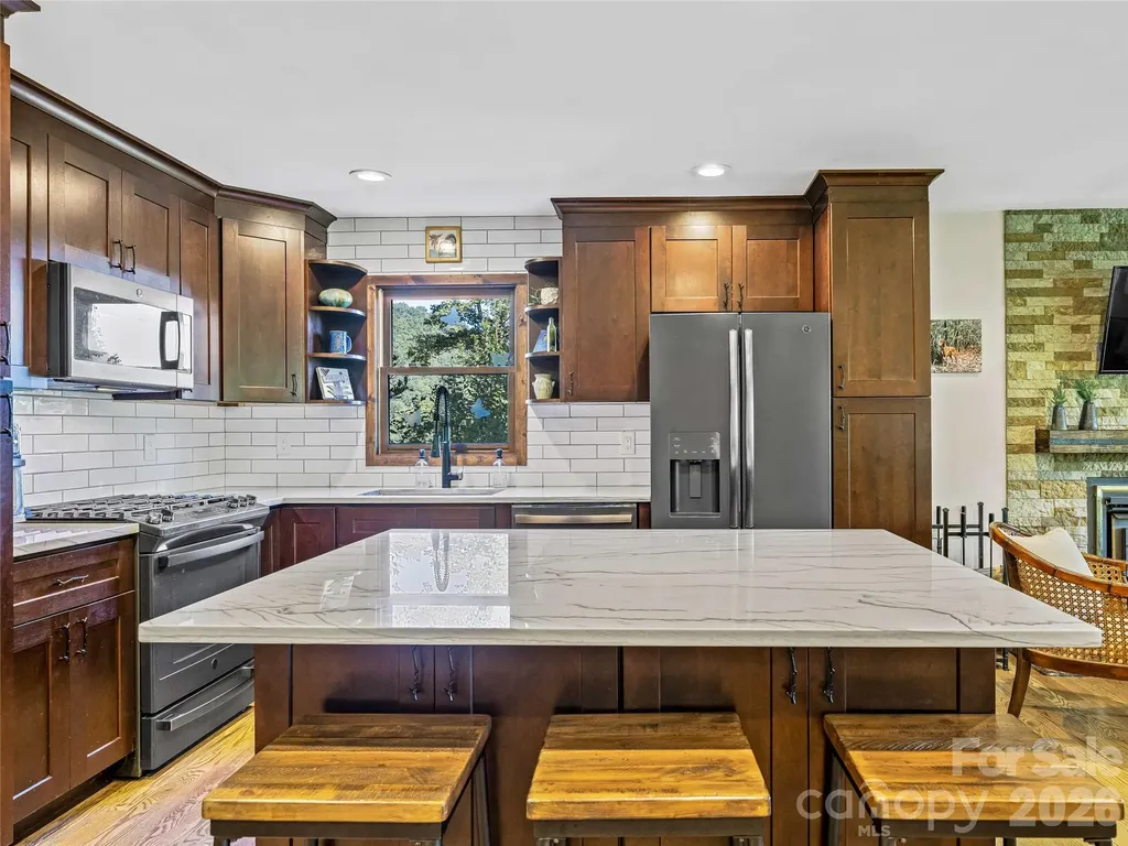382 Black Oak Cove Road Candler NC 28715