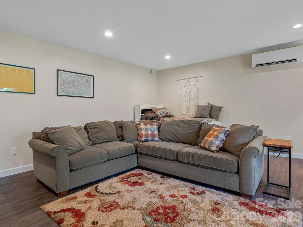 382 Black Oak Cove Road Candler NC 28715