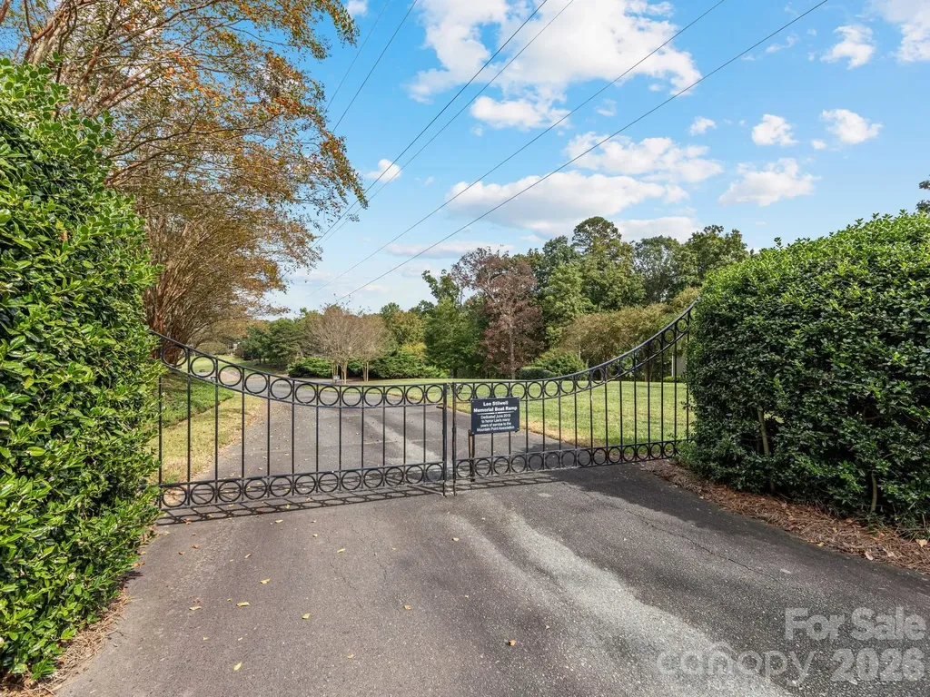 5619 Mountain Point Lane Charlotte NC 28216