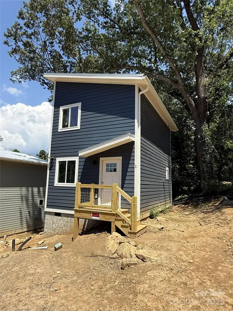 1 Freeport Lane Asheville NC 28806