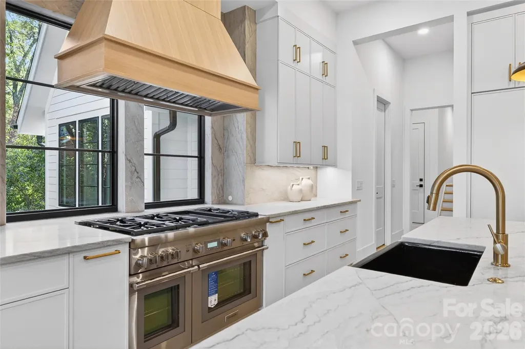 1209 Meadowood Lane Charlotte NC 28211
