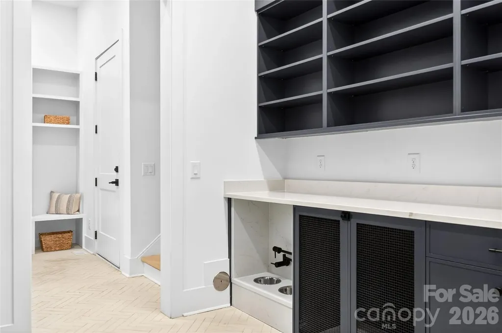 1209 Meadowood Lane Charlotte NC 28211