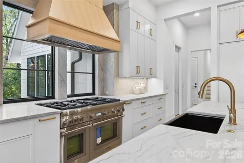 1209 Meadowood Lane Charlotte NC 28211