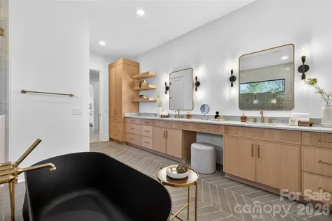 1209 Meadowood Lane Charlotte NC 28211