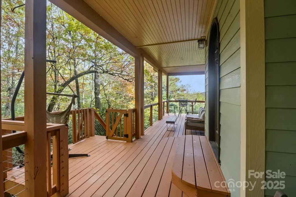 94 Davey Crockett Road Fairview NC 28730