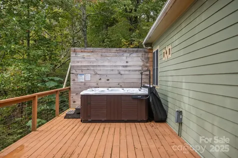 94 Davey Crockett Road Fairview NC 28730