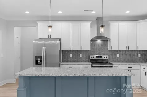 142 Crystal Heights Drive Hendersonville NC 28739