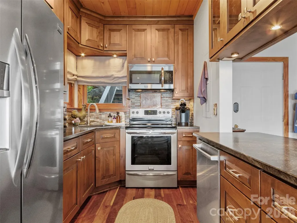 80 Slickrock Road Burnsville NC 28714