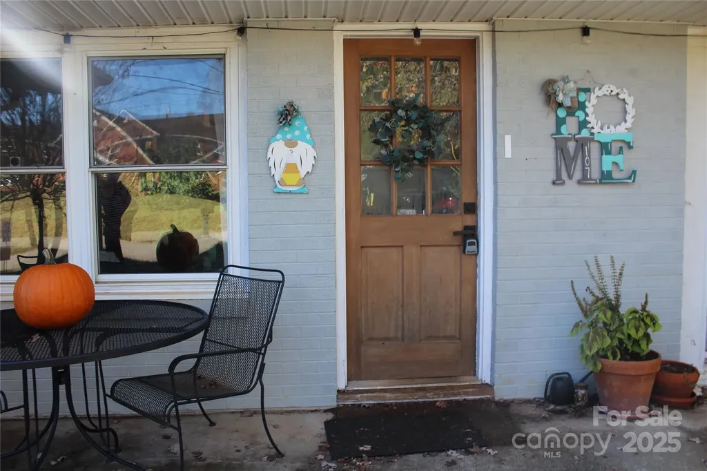 107 N Matthews Street Morganton NC 28655