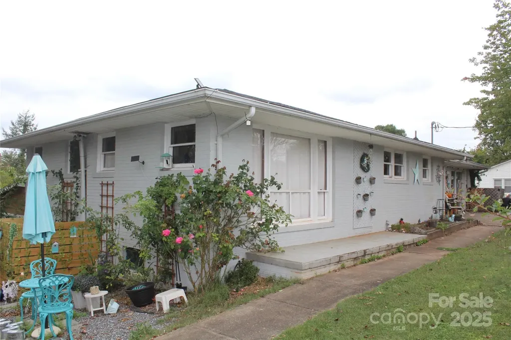107 N Matthews Street Morganton NC 28655