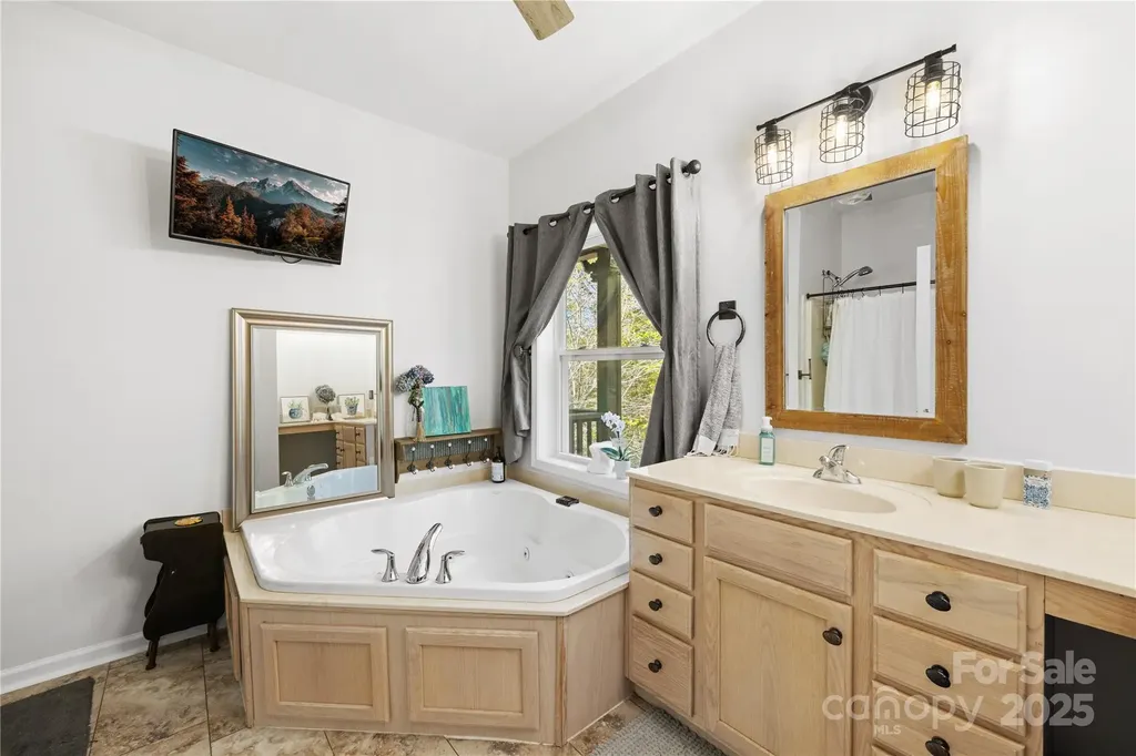 1308 Bell Mountain Road Zirconia NC 28790