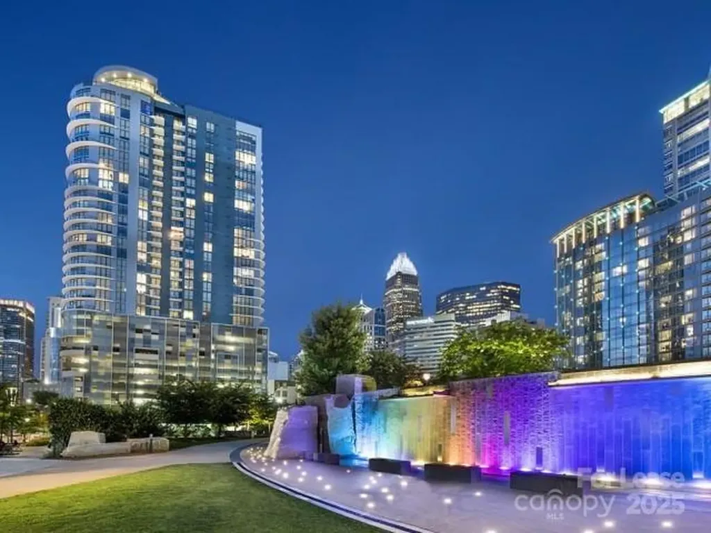 225 S Poplar Street Charlotte NC 28202
