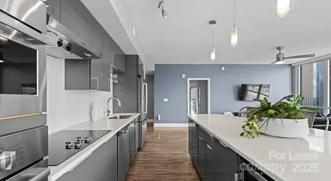 225 S Poplar Street Charlotte NC 28202