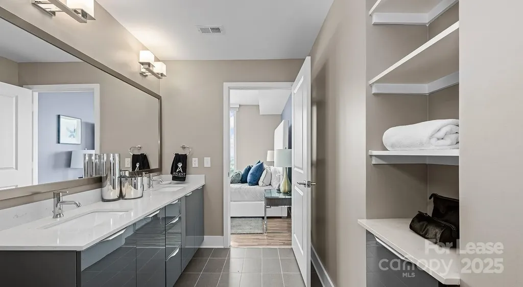 225 S Poplar Street Charlotte NC 28202