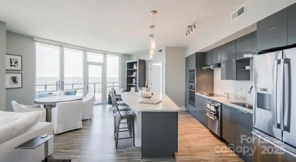225 S Poplar Street Charlotte NC 28202