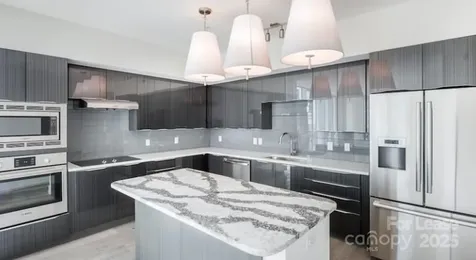 225 S Poplar Street Charlotte NC 28202