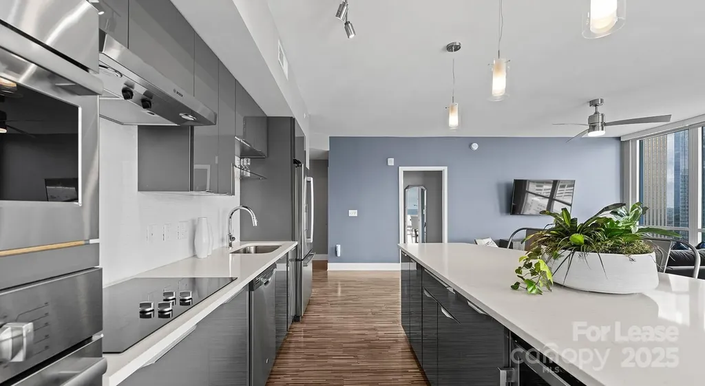 225 S Poplar Street Charlotte NC 28202
