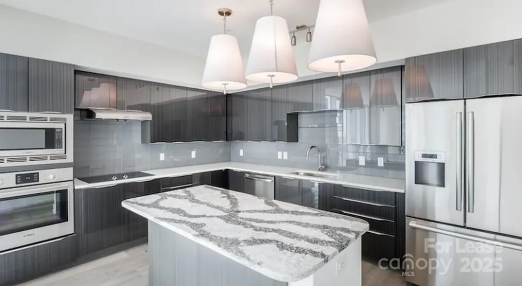 225 S Poplar Street Charlotte NC 28202