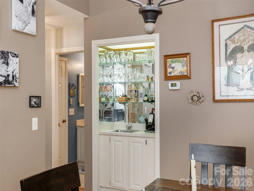 606 Red Oak Drive Hendersonville NC 28791