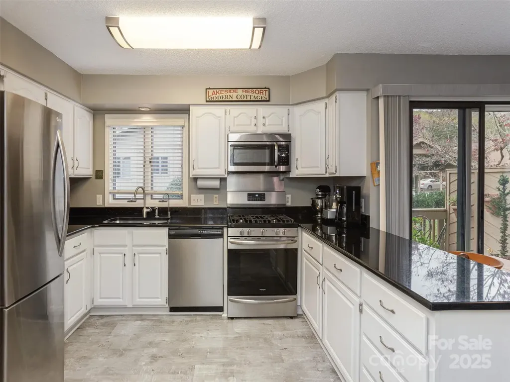 606 Red Oak Drive Hendersonville NC 28791