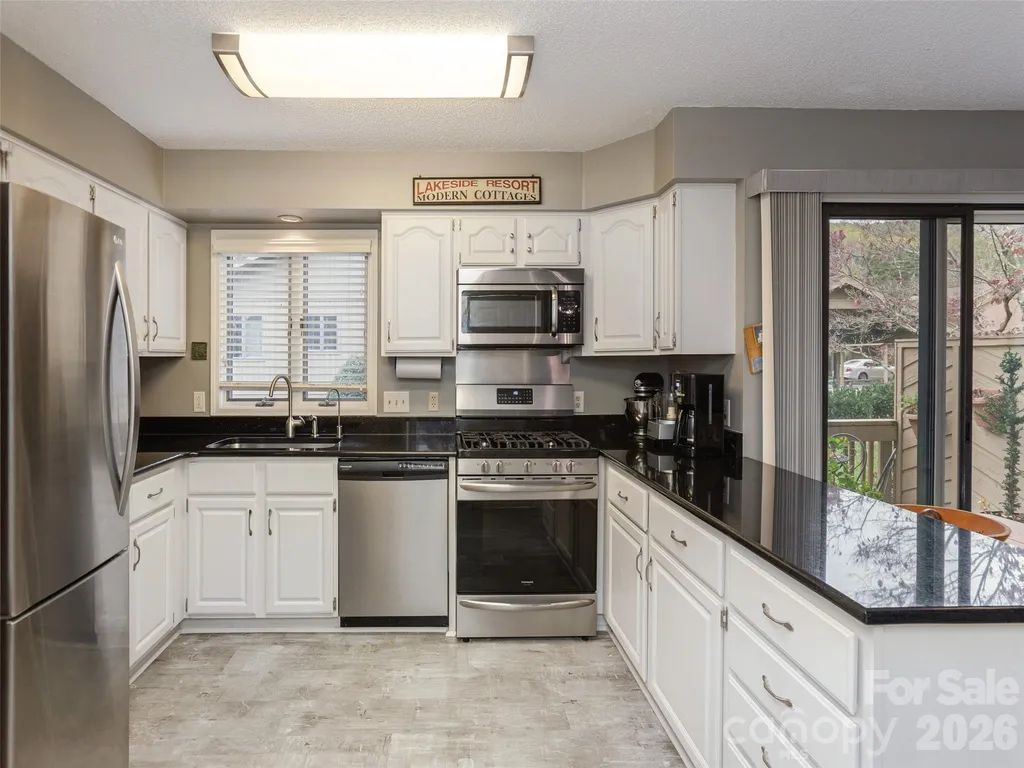 606 Red Oak Drive Hendersonville NC 28791