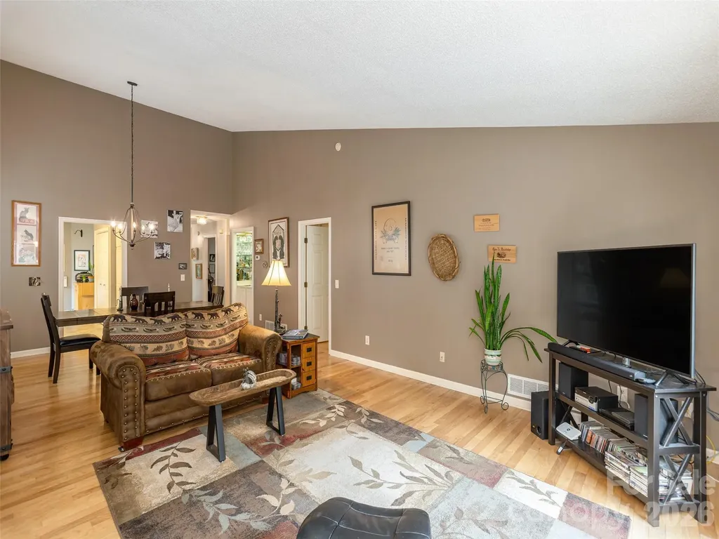 606 Red Oak Drive Hendersonville NC 28791