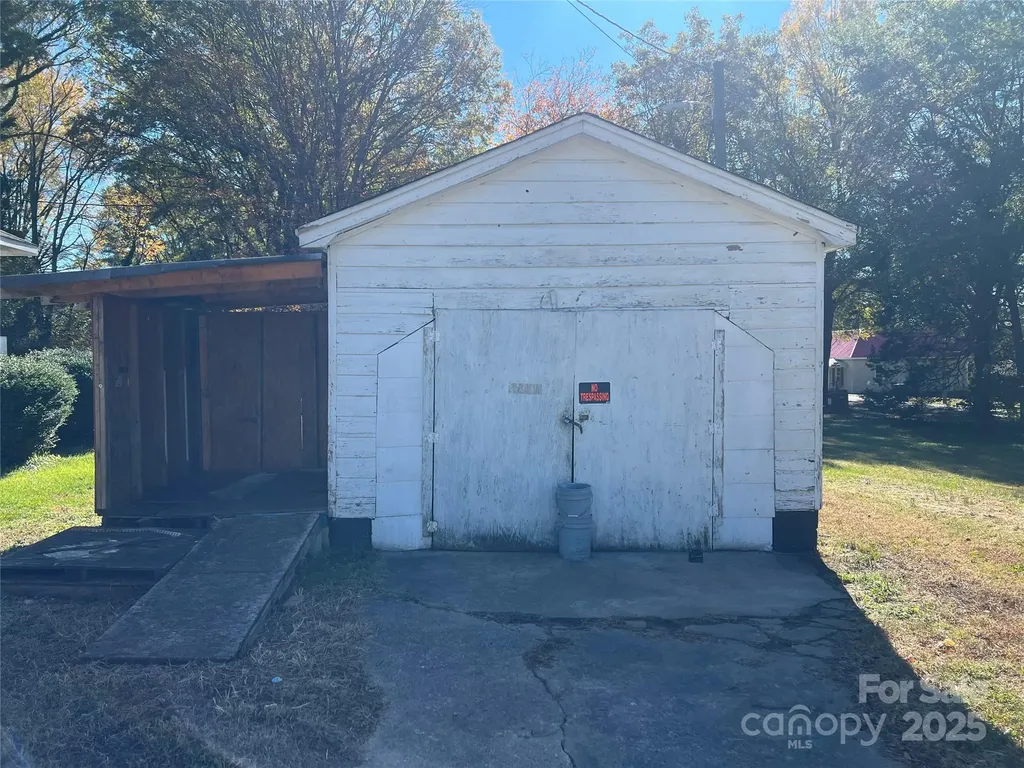 805 W Church Street W Cherryville NC 28021
