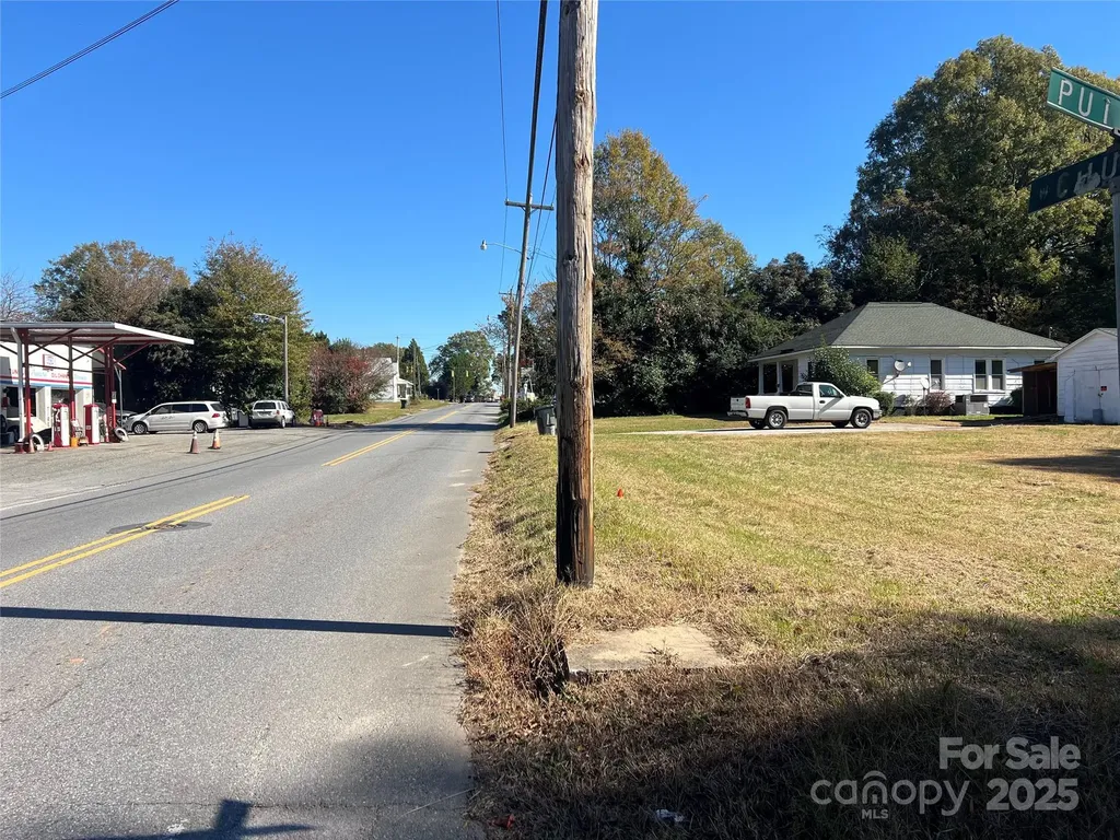 805 W Church Street W Cherryville NC 28021