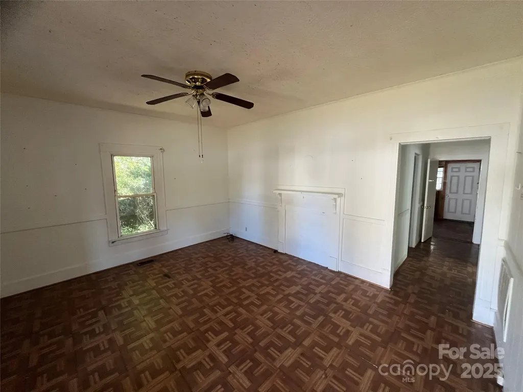 805 W Church Street W Cherryville NC 28021