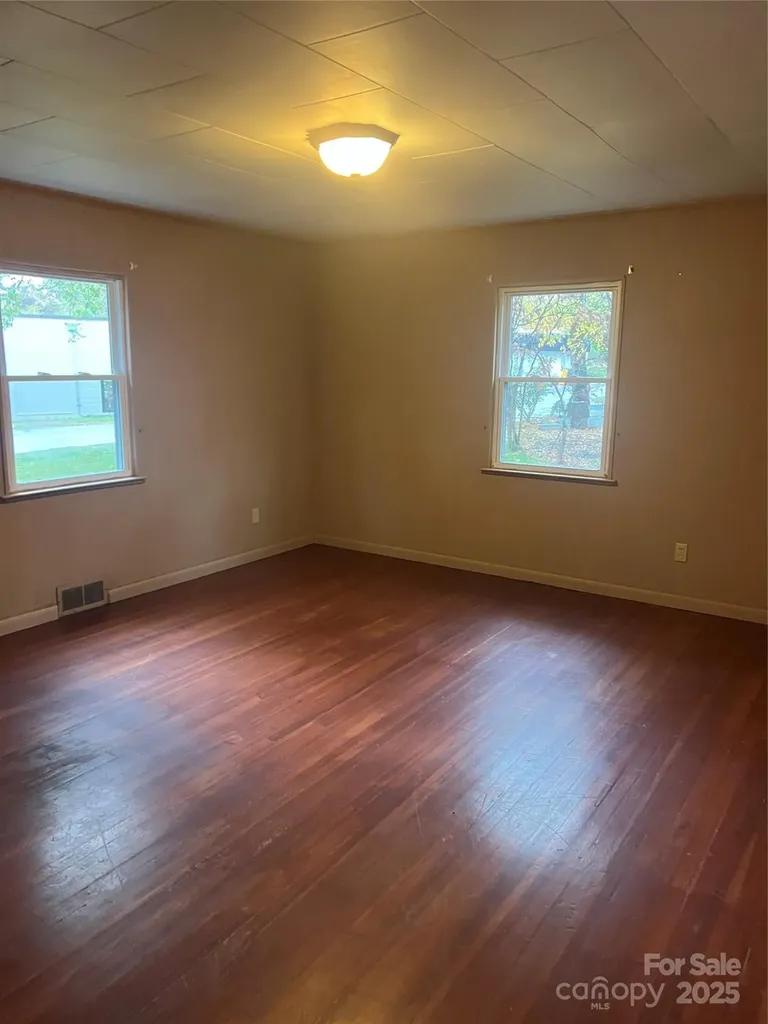 243 Governors View Asheville NC 28805