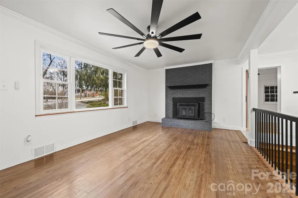 28 Pine Lane Asheville NC 28806