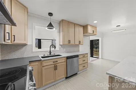 28 Pine Lane Asheville NC 28806