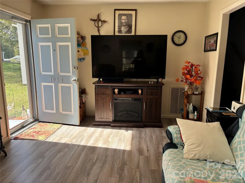 1954 Villa Drive Newton NC 28658