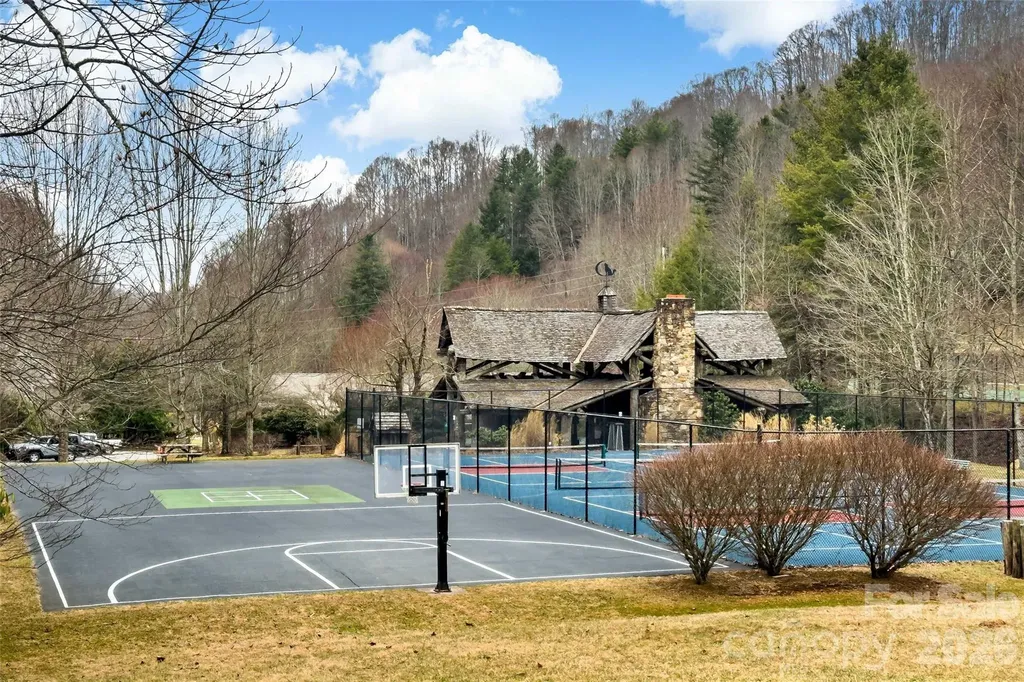 1495 El Miner Drive Mars Hill NC 28754