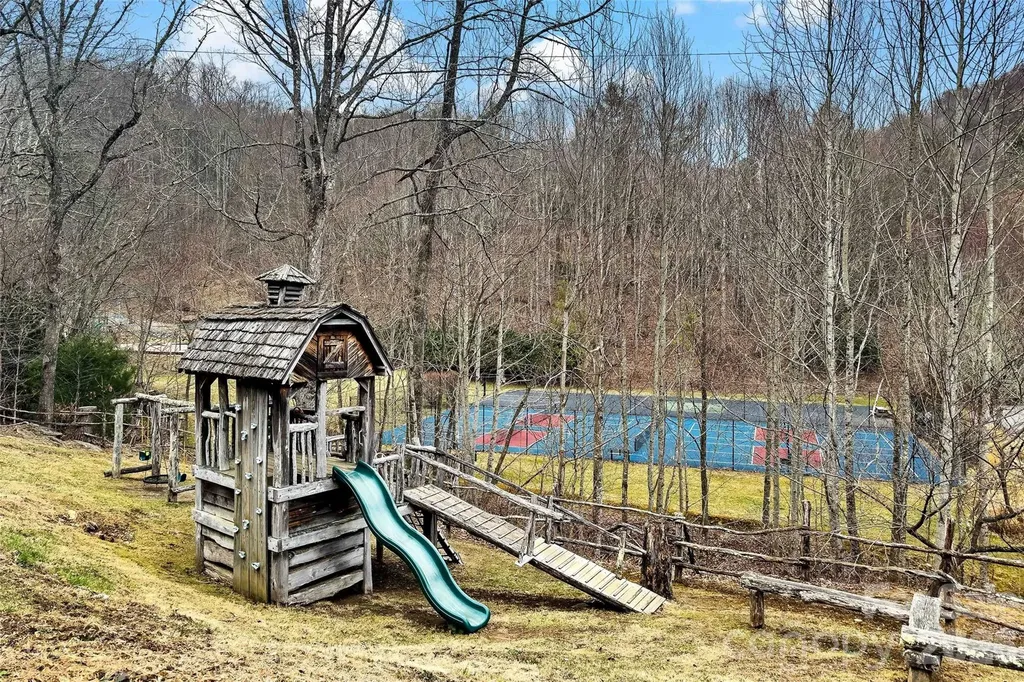 1495 El Miner Drive Mars Hill NC 28754