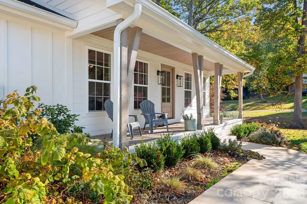 1984 Hickory Hills Drive Denver NC 28037