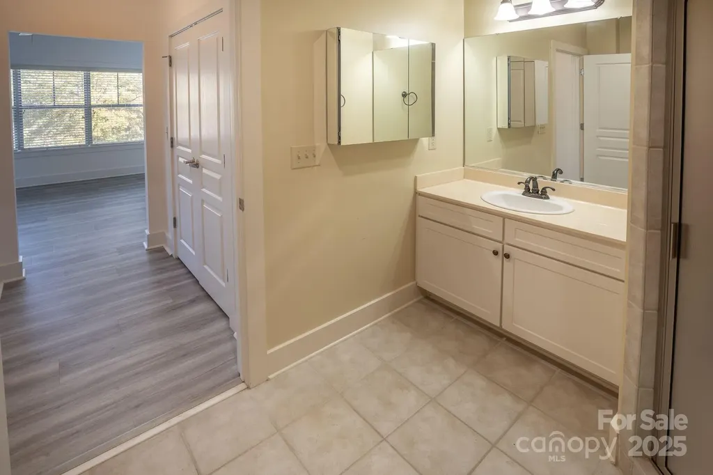 9 Kenilworth Knoll Asheville NC 28805