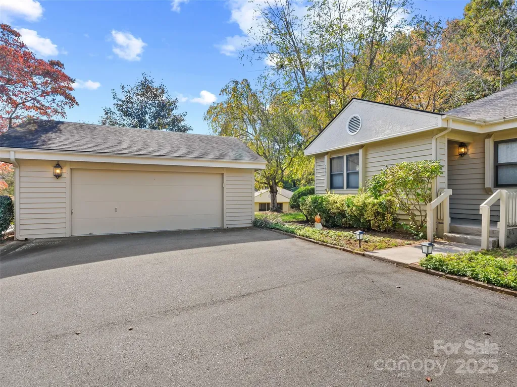 3901 Trinity Court Asheville NC 28805