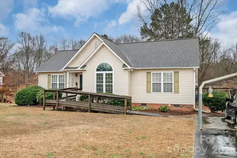 2514 Oxford Circle Lancaster SC 29720