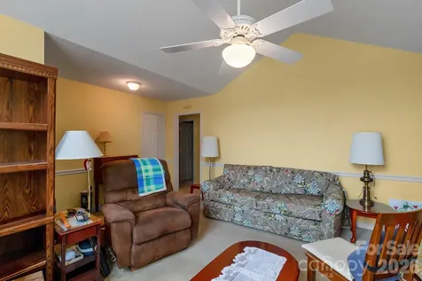 2514 Oxford Circle Lancaster SC 29720