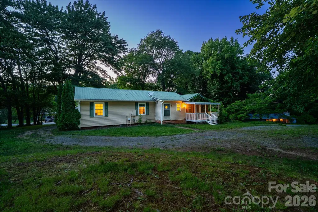 52 E Miller Street Columbus NC 28722
