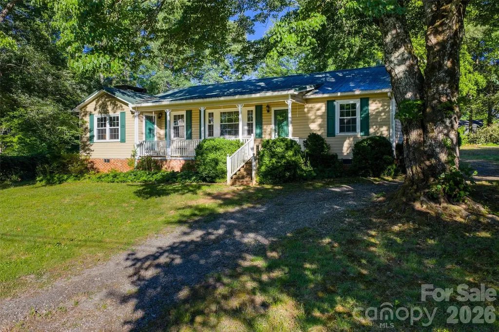52 E Miller Street Columbus NC 28722
