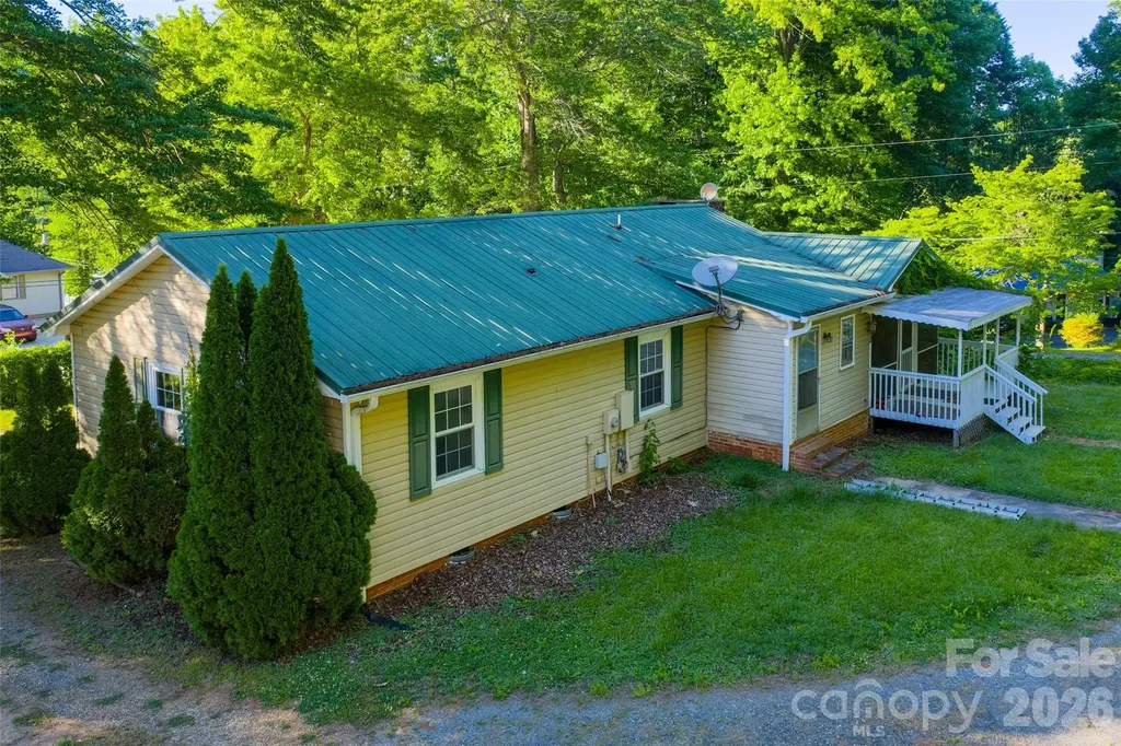 52 E Miller Street Columbus NC 28722