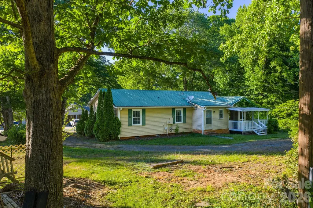 52 E Miller Street Columbus NC 28722