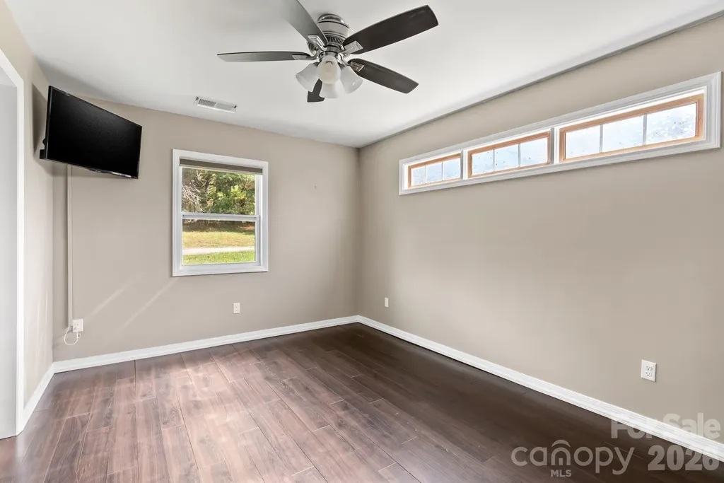 24 Ian River Drive Asheville NC 28806