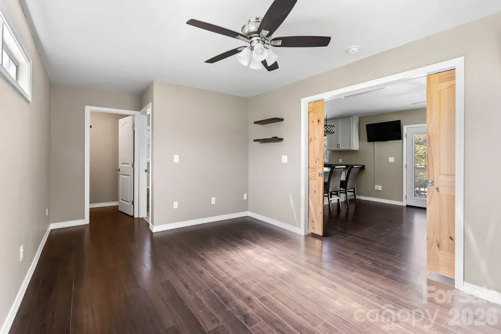 24 Ian River Drive Asheville NC 28806