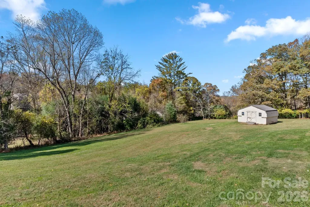 24 Ian River Drive Asheville NC 28806