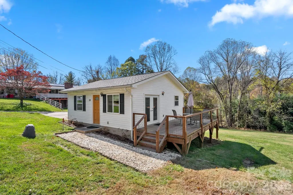 24 Ian River Drive Asheville NC 28806