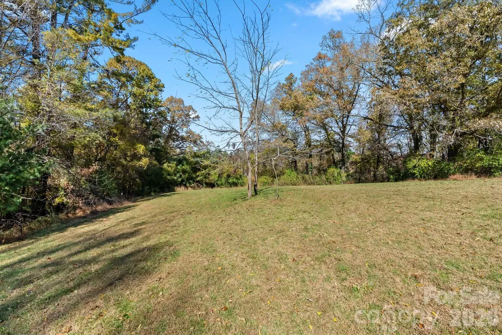 24 Ian River Drive Asheville NC 28806