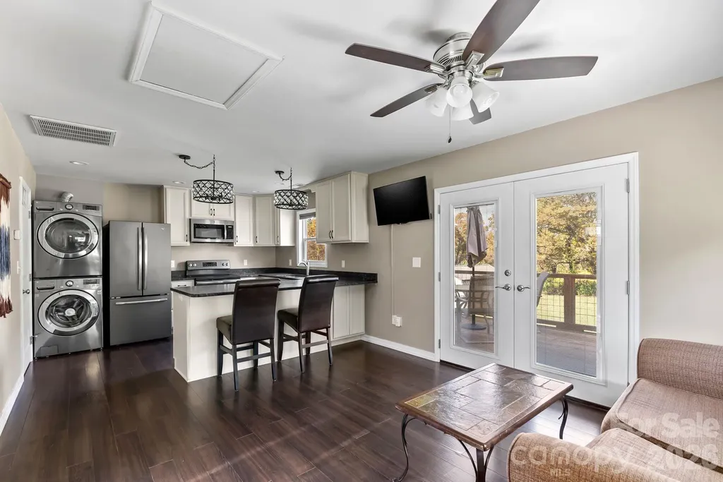 24 Ian River Drive Asheville NC 28806